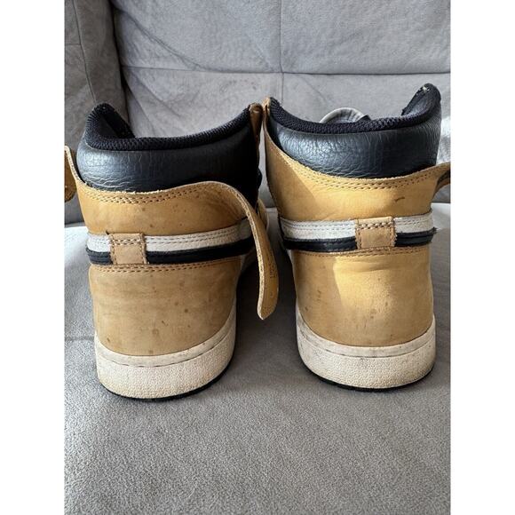 Size 11- Jordan 1 Retro High OG Rookie of the Year 2018 *Pre Owned* - Picture 4 of 10